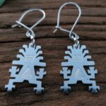 Lükütuwe (arrodillada)S