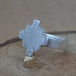 Ngümin (greca o cruz simétrica)            Talla 14.