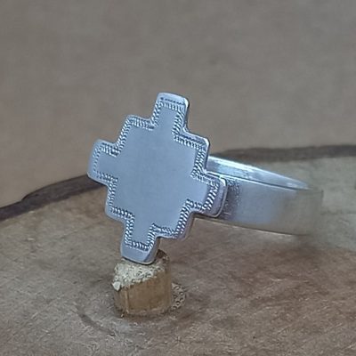 Ngümin (greca o cruz simétrica)            Talla 14.